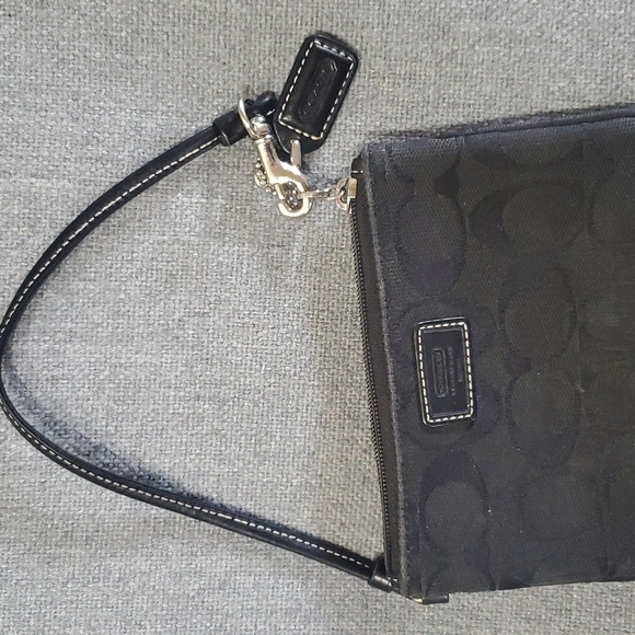 Coach wristlet - Picture 4 of 4